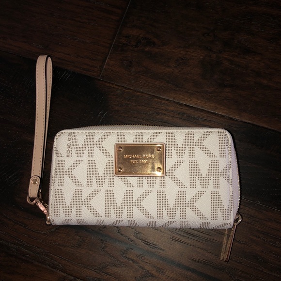 Michael Kors Wristlet Wallet - Picture 1 of 3
